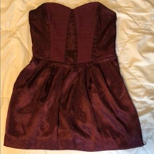 BCBGeneration MAROON STRAPLESS DRESS